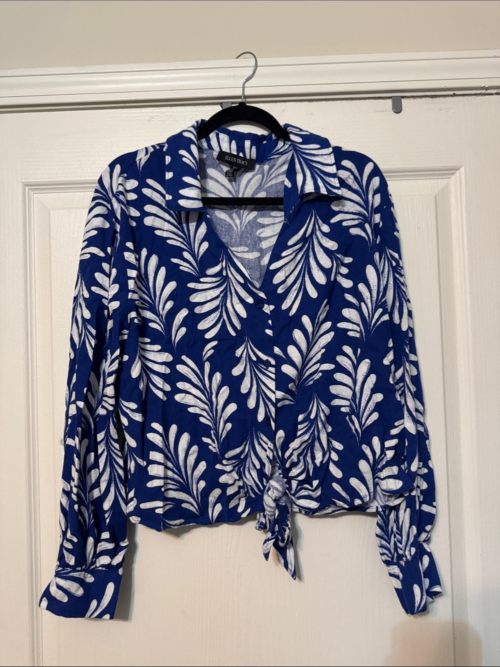 Ellen Tracy Royal Blue & White Knot-Front Botanical Button-Down